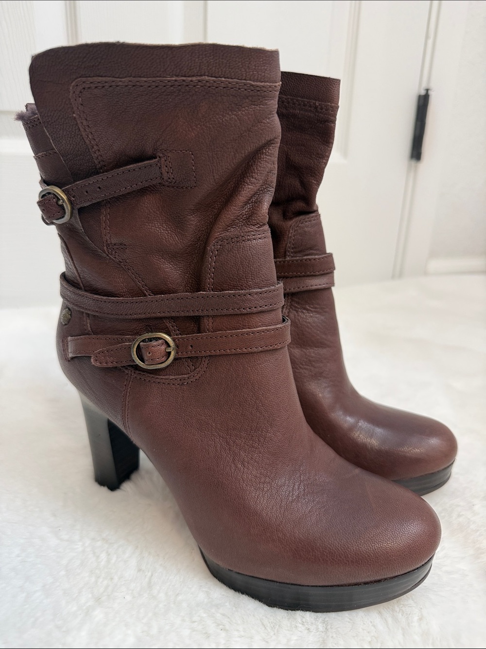 UGG Olivia Mid-Boots